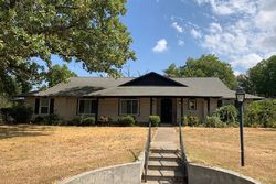 Pre-foreclosure in  SUNSET DR Marlin, TX 76661