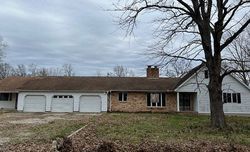 Pre-foreclosure in  BECKWOOD LN Salem, IL 62881