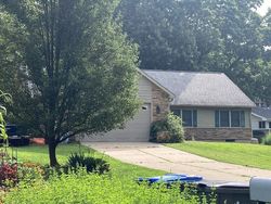 Pre-foreclosure in  LAKEVIEW DR Edwardsburg, MI 49112