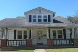 Pre-foreclosure in  5TH AVE Frankfort, KY 40601