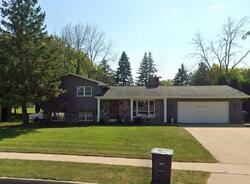 Pre-foreclosure in  ARLINGTON DR Oshkosh, WI 54904
