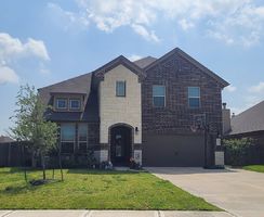 Pre-foreclosure in  CRATER LAKE DR League City, TX 77573