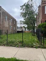 Pre-foreclosure in  N LAVERGNE AVE Chicago, IL 60651