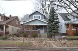 Pre-foreclosure in  QUARRY AVE NW Grand Rapids, MI 49504