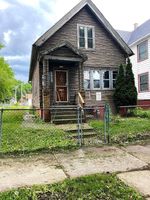 Pre-foreclosure in  N 15TH ST Milwaukee, WI 53206