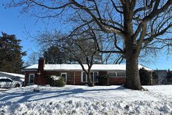 Pre-foreclosure in  SCHAPERKOETTER DR Fairview Heights, IL 62208