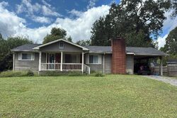 Pre-foreclosure in  LYNNGROVE DR Rossville, GA 30741