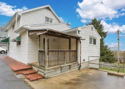 Pre-foreclosure in  N GALEN HALL RD Wernersville, PA 19565