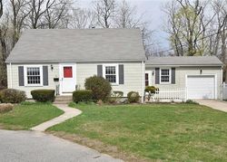 Pre-foreclosure in  SUTCLIFFE CIR Rumford, RI 02916