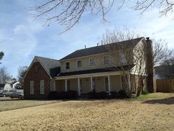 Pre-foreclosure in  OAKLEIGH DR Collierville, TN 38017