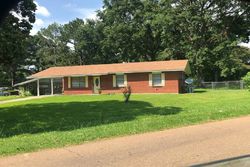 Pre-foreclosure Listing in COMPRESS ST FLORA, MS 39071