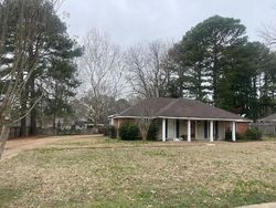 Pre-foreclosure in  TIMBERLINE DR Madison, MS 39110