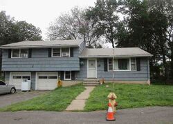 Pre-foreclosure in  SKYVIEW LN Waterbury, CT 06708