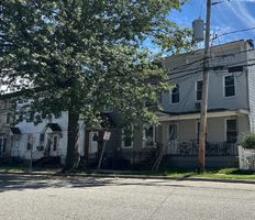 Pre-foreclosure in  1ST AVE New Hyde Park, NY 11040