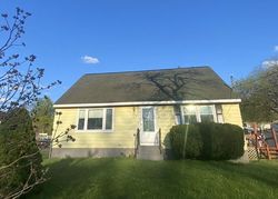 Pre-foreclosure in  NEW TURNPIKE RD Troy, NY 12182