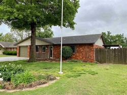 Pre-foreclosure in  TANGLEWOOD ST Enid, OK 73703