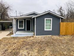 Pre-foreclosure in  AVENUE G Fort Worth, TX 76105