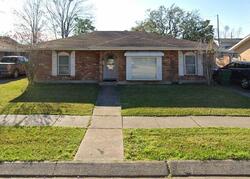 Pre-foreclosure in  NEYREY DR Metairie, LA 70002
