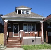 Pre-foreclosure in  S RHODES AVE Chicago, IL 60619