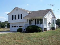 Pre-foreclosure in  FAIRFIELD LN SW Cartersville, GA 30120