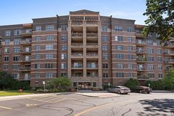 Pre-foreclosure in  LAKEVIEW DR UNIT 406 Bloomingdale, IL 60108