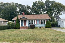 Pre-foreclosure in  SILVER LAKE AVE Warwick, RI 02888