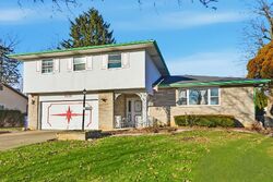 Pre-foreclosure in  ARROWOOD LOOP N Columbus, OH 43229