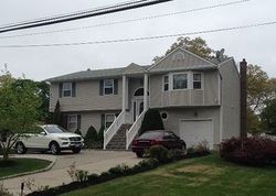 Pre-foreclosure Listing in CONNETQUOT AVE CENTRAL ISLIP, NY 11722