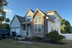 Pre-foreclosure in  W MEADOW WIND LN Newburgh, NY 12550