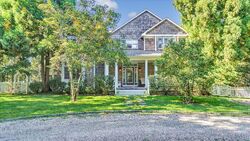 Pre-foreclosure in  NORTHWEST PATH Sagaponack, NY 11962