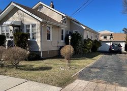 Pre-foreclosure in  LEVITT AVE Bergenfield, NJ 07621