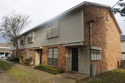 Pre-foreclosure in  STUMBERG LN APT D Baton Rouge, LA 70816