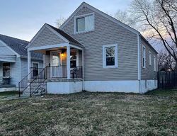 Pre-foreclosure in  LENTZ AVE Louisville, KY 40215