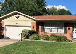 Pre-foreclosure in  NANEEN DR Louisville, KY 40216