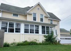 Pre-foreclosure in  N DIVISION ST Davenport, IA 52804