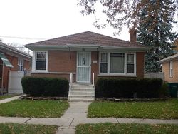 Pre-foreclosure in  HULL AVE Westchester, IL 60154