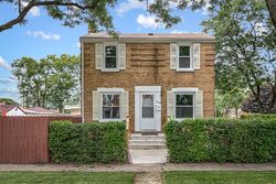 Pre-foreclosure in  HYDE PARK AVE Bellwood, IL 60104