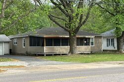 Pre-foreclosure in  N PARK AVE Herrin, IL 62948
