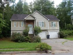 Pre-foreclosure in  CREEK CROSSING LN Temple, GA 30179