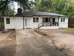 Pre-foreclosure in  HILLTOP CIRCLE EXT SW Mableton, GA 30126