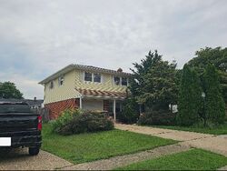 Pre-foreclosure in  TYSONS FORD RD Newark, DE 19711