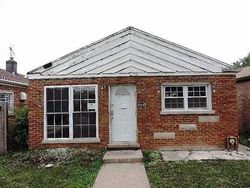 Pre-foreclosure in  S LEAMINGTON AVE Chicago, IL 60638