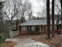 Pre-foreclosure in  W SUNSET DR Gadsden, AL 35904