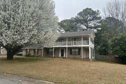 Pre-foreclosure in  CREELY DR Birmingham, AL 35235