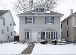 Pre-foreclosure in  3RD ST Moline, IL 61265