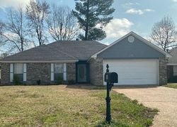 Pre-foreclosure in  EDGEWATER BRANCH DR Brandon, MS 39042