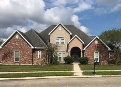 Pre-foreclosure in  SHADOWLAWN DR Berwick, LA 70342