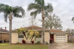 Pre-foreclosure in  OAK BAYOU AVE Marrero, LA 70072