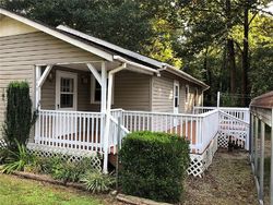 Pre-foreclosure in  PARK AVE Westminster, SC 29693