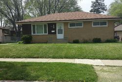 Pre-foreclosure in  N 89TH ST Milwaukee, WI 53225